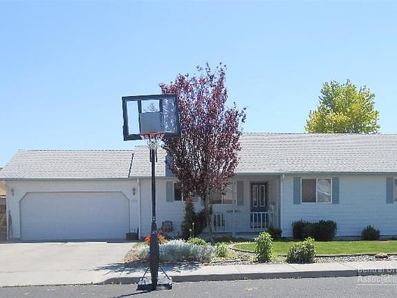 2nd image of 304 SE Knight St