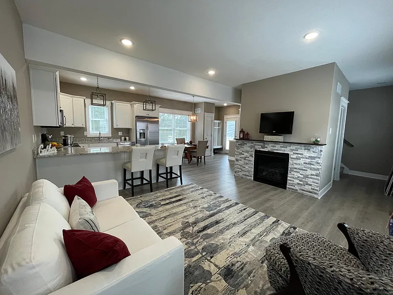 1738 Chief Okemos Cir — Photo 2