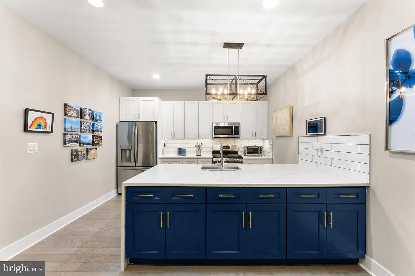 3 bed, 3.0 bath, 2129 sqft, $3,250 — Photo 2