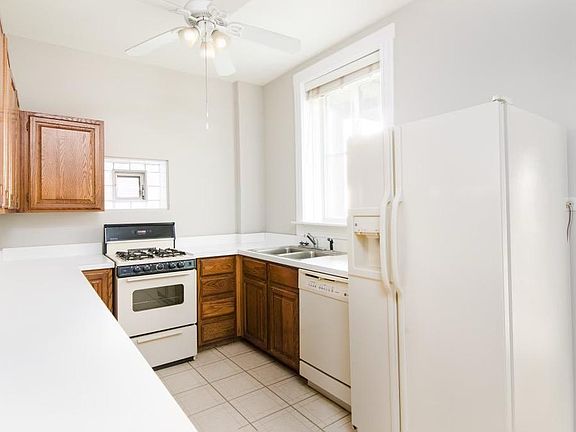 4th image of 1820 W Newport Ave #1