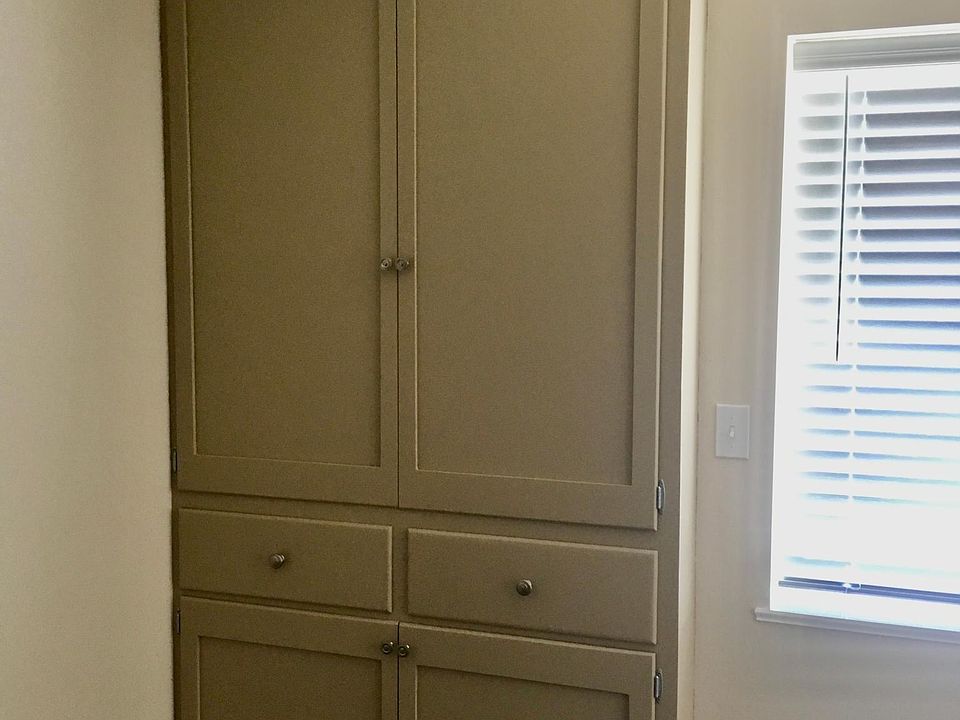 Floor to ceiling storage! Yay!