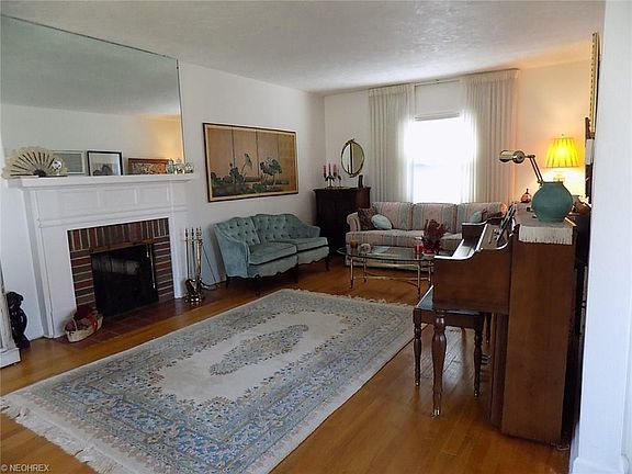 4th image of 1353 W 2nd St
