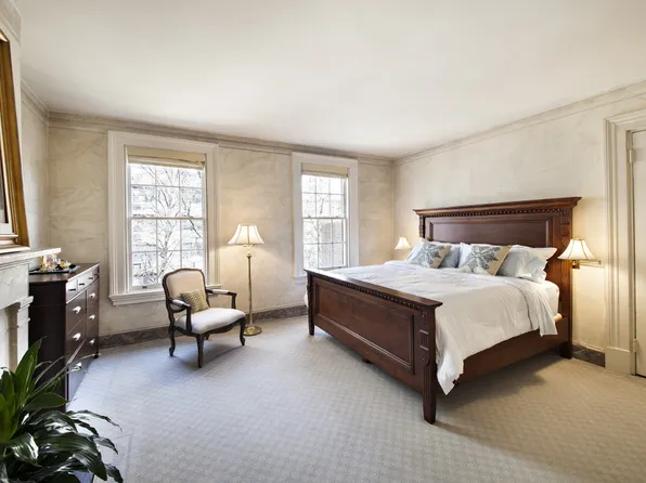 37 Charlton Street image 1 of 9