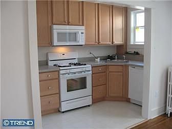 2nd image of 1543 E Mayland St