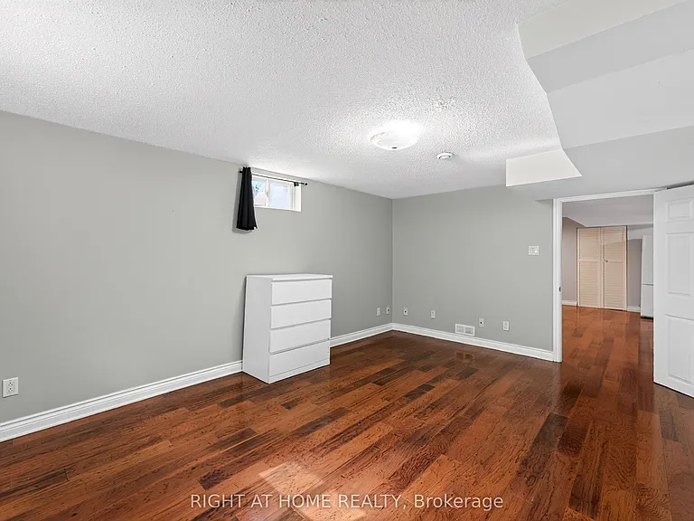 60 Westwood Dr — Photo 13