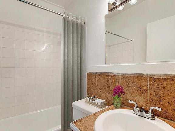 5th image of 1522 N Lafayette St APT 3