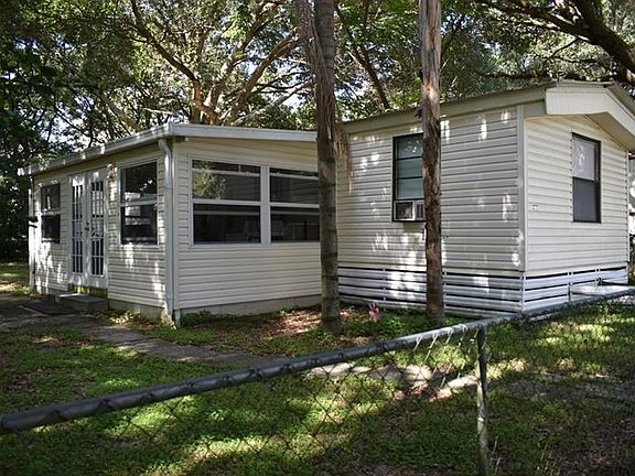 2nd image of 413 1st St