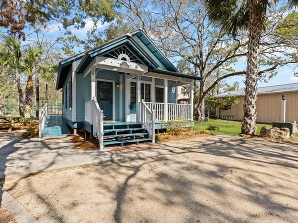 317 NE Lisette Ln, Steinhatchee, FL 32359