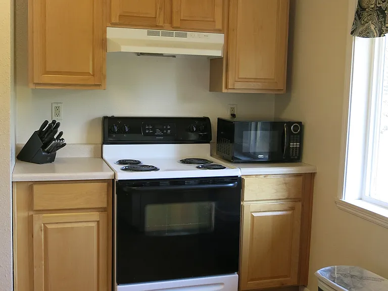 2056 Jackson St — Photo 5