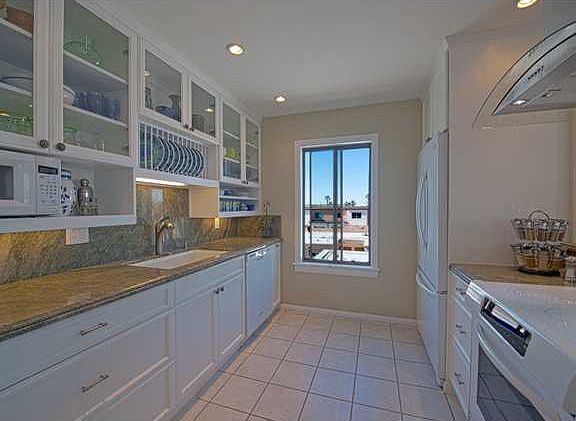 4th image of 881 Thomas Ave APT 16