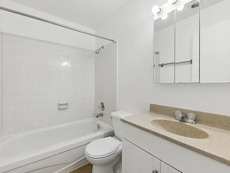 1045 Haro St — Photo 38