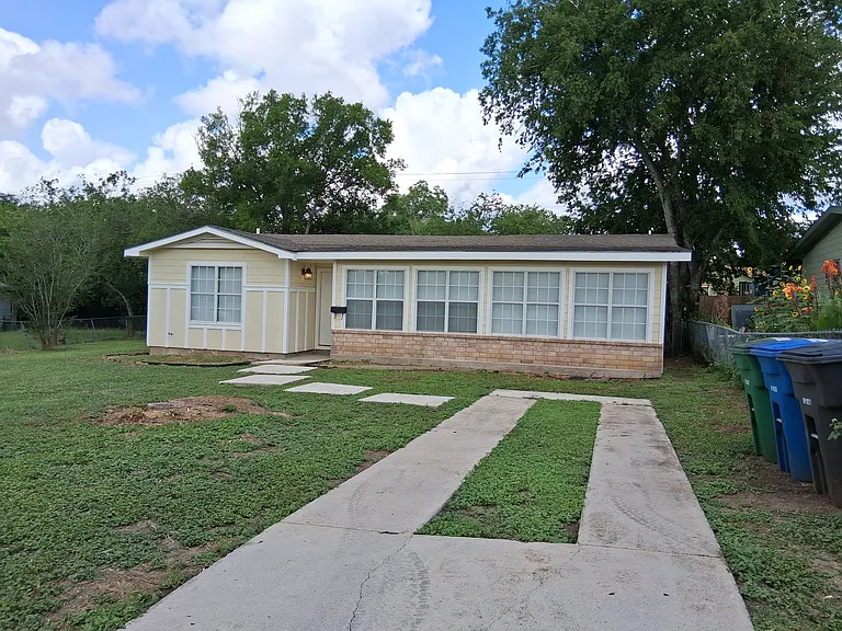 415 Andricks Dr — Photo 1