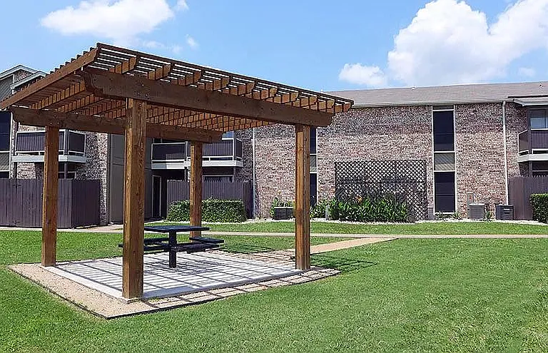 Northwood Village Apartments — Photo 3