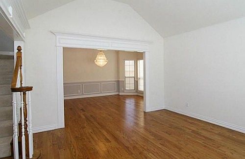 3rd image of 1714 Whitehall Ln