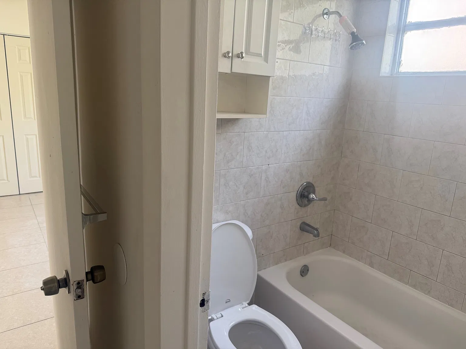 2 bed, 910 sqft, $2,100 — Photo 2