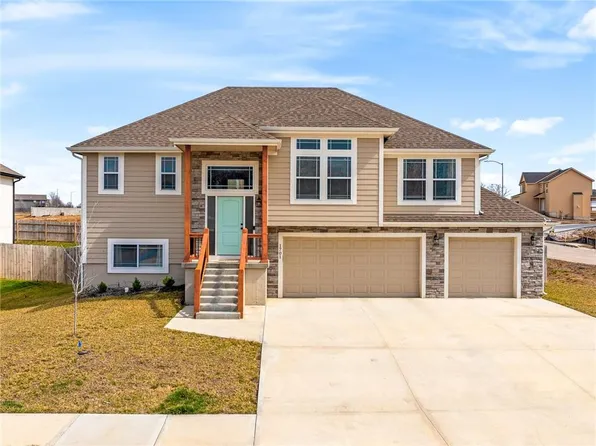 1701 N 163rd St, Basehor, KS 66007