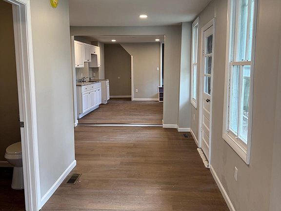 3rd image of 231 Roosevelt Ave