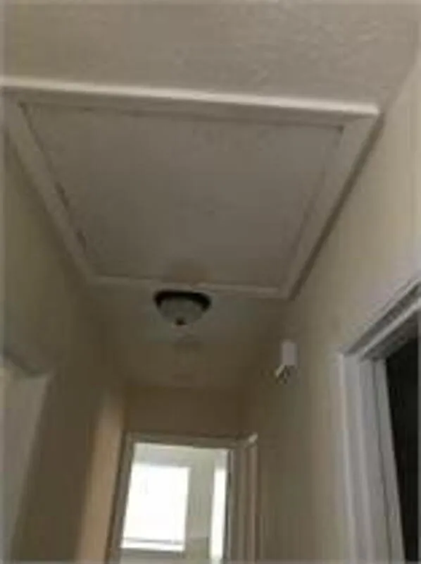 3 bed, 1.0 bath, 941 sqft — Photo 3