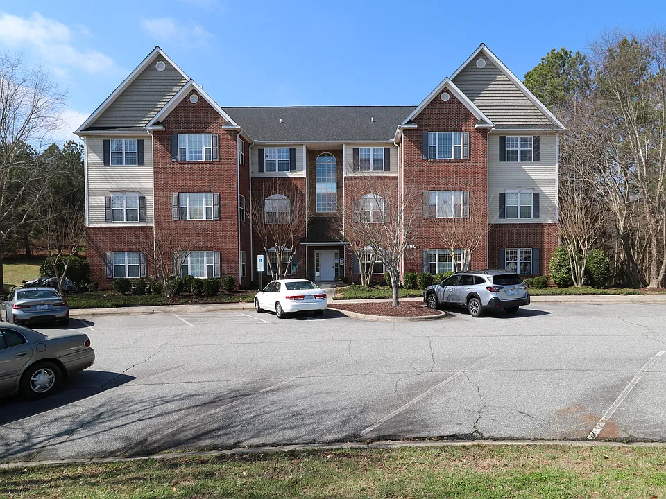 6901 Hanesbrook Cir #102