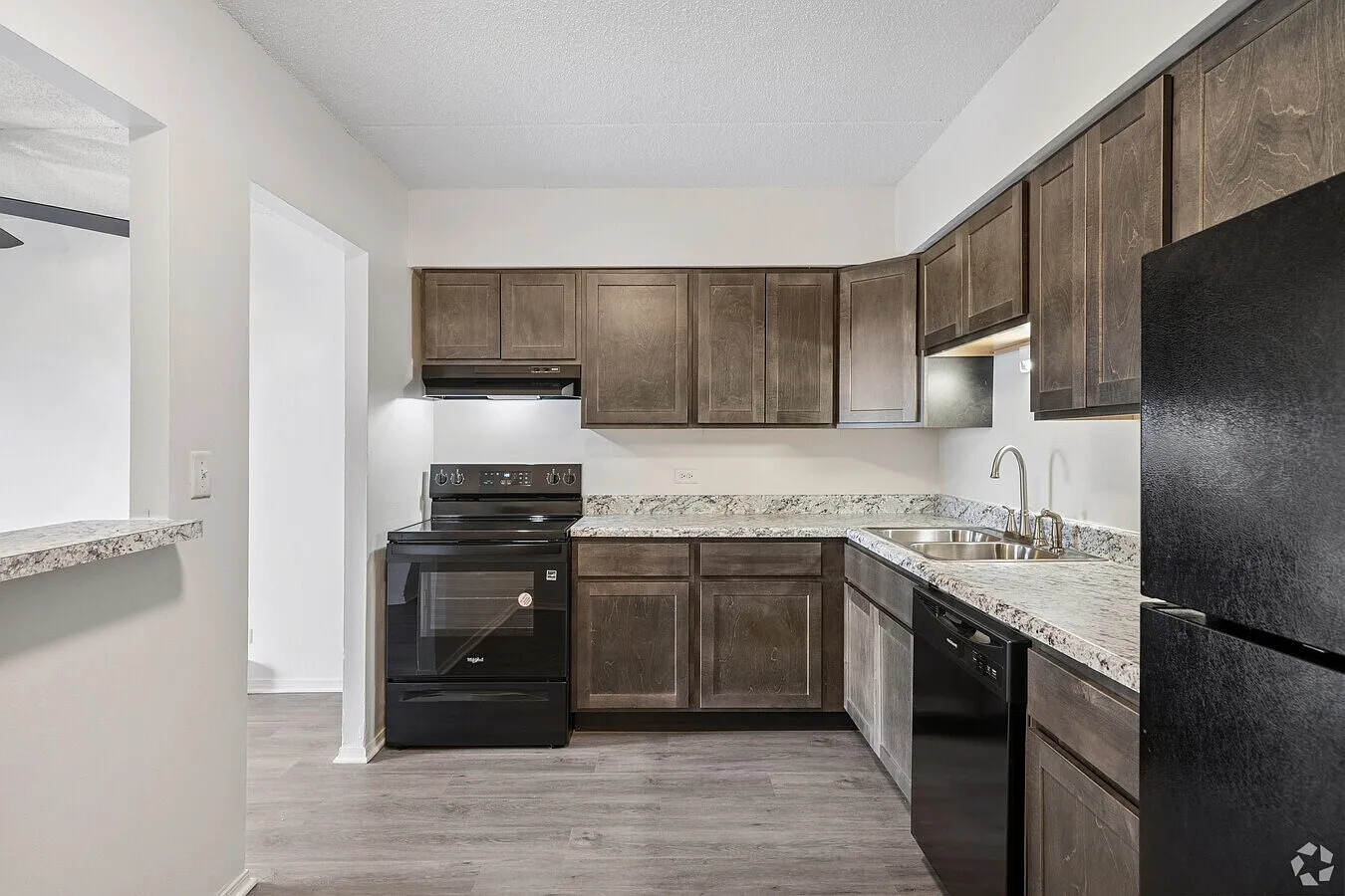 2 bed, 950 sqft, $1,650 — Photo 3