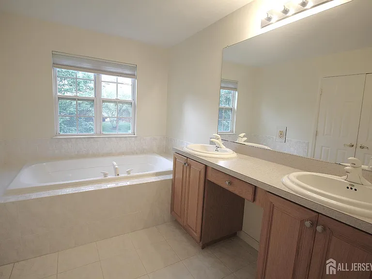 72 Truman Ave — Photo 20