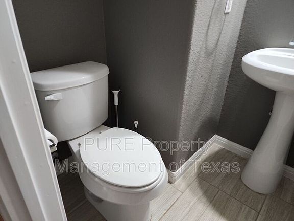3rd image of 1001 Zodiac Ln Unit 19