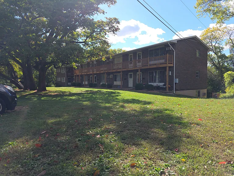 250 Rayburn Dr #2 — Photo 1