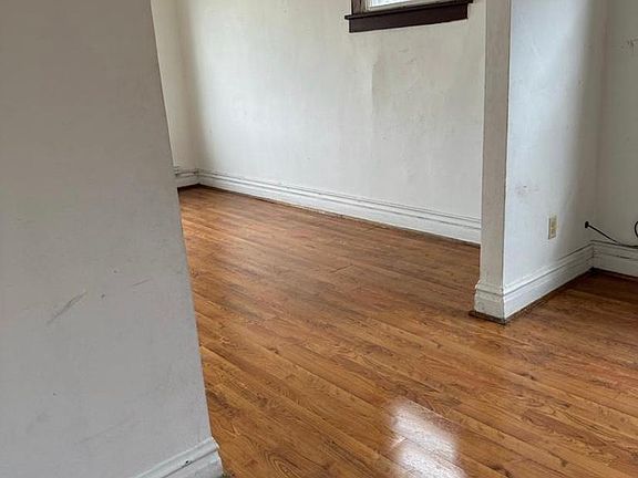 4th image of 3736 Euclid Ave Unit 2F