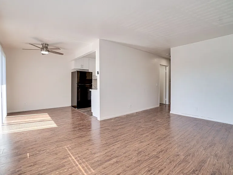 1286 N Mollison Ave — Photo 3