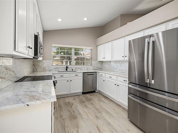 5th image of 934 Torrey Pine Dr