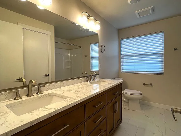 1007 S 50th Ave — Photo 6