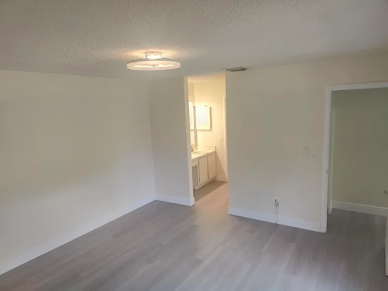 302 Lakeview Dr E #302 — Photo 17