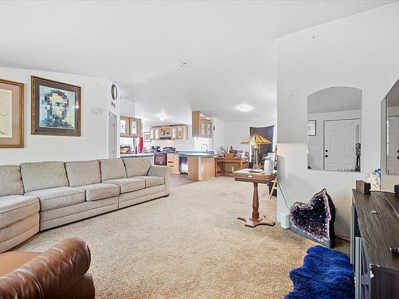 3rd image of 5016 E Frederick Ave