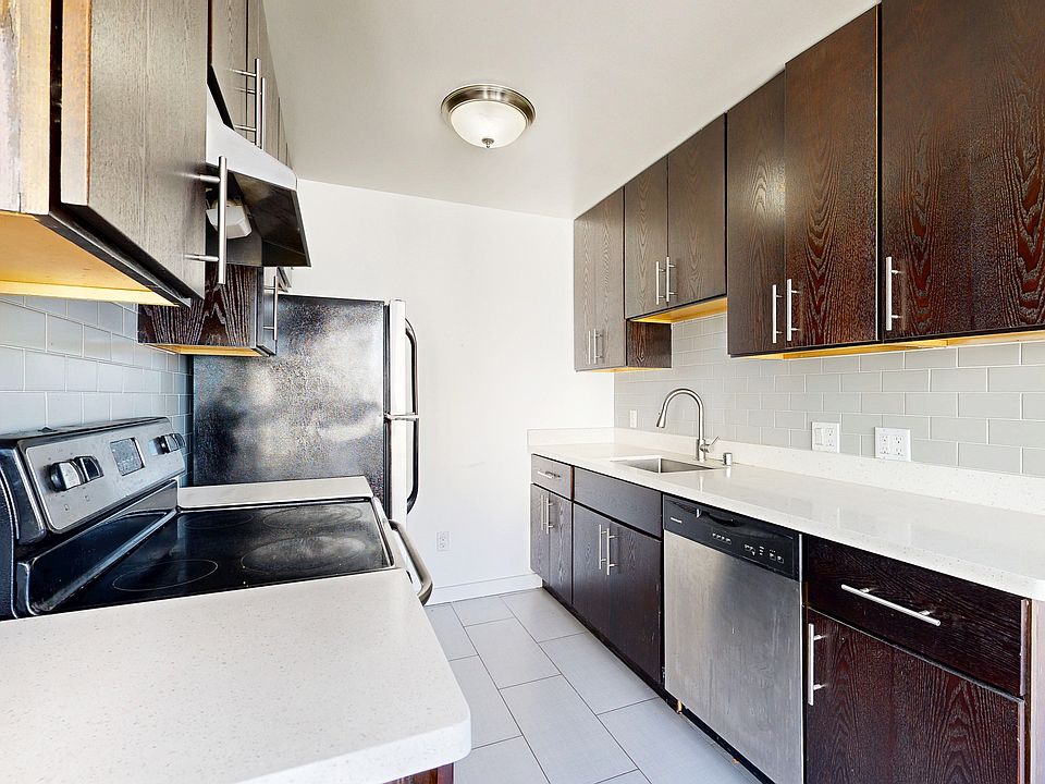 1st image of 1085 S Van Ness Ave #206
