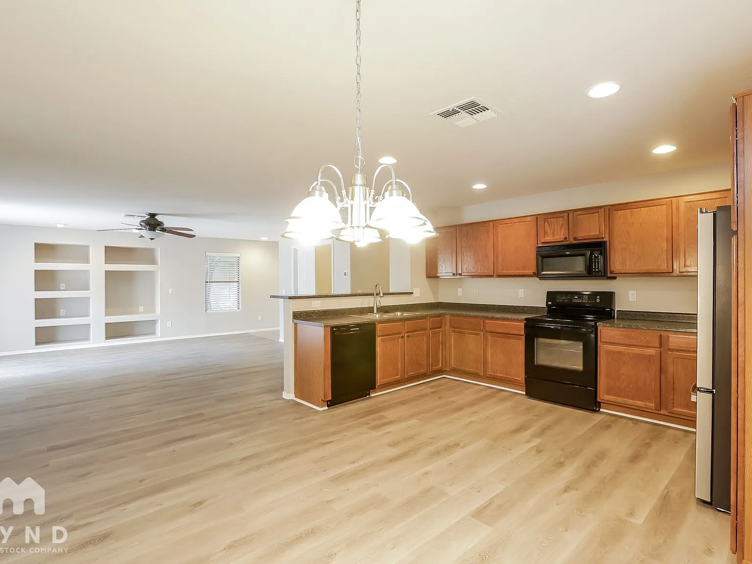 4 bed, 2.0 bath, 1682 sqft, $1,825 — Photo 3