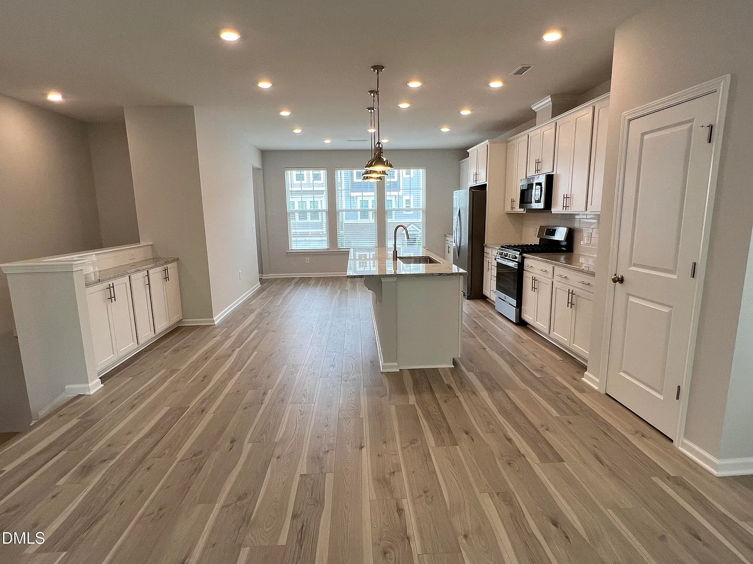 4 bed, 3.5 bath, 2229 sqft, $2,450 — Photo 4