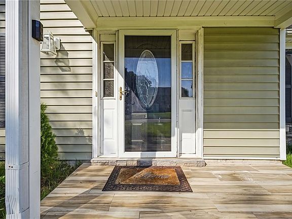3rd image of 744 Helmsdale Way