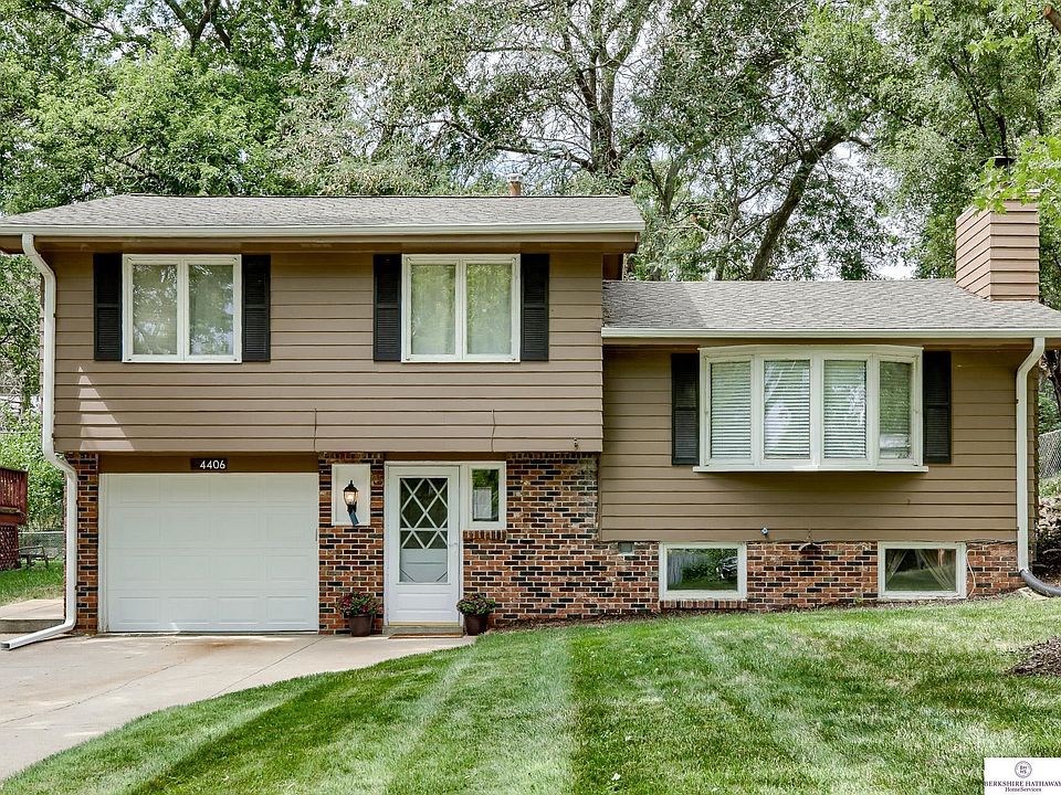 1st image of 4406 N 92nd Ave