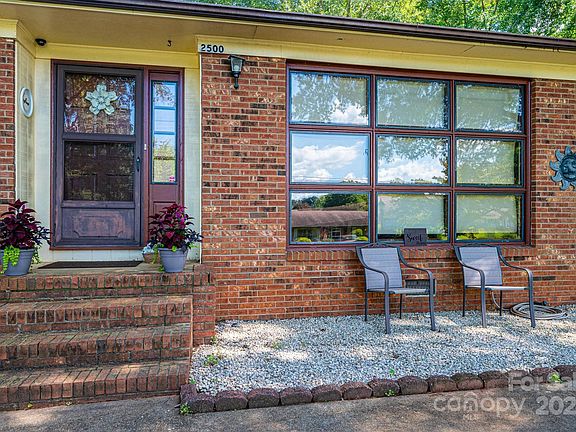 3rd image of 2500 Pinoak Dr