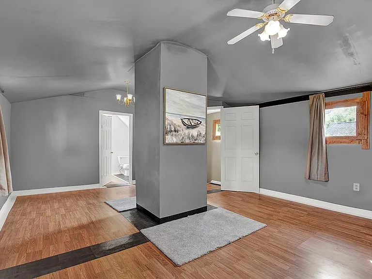 220 Crest Ave — Photo 2