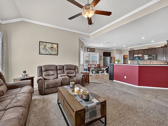 4th image of 1332 Foxglove Ln
