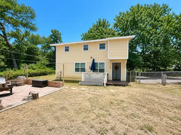 304 Ridgewood Dr, Tool, TX 75143