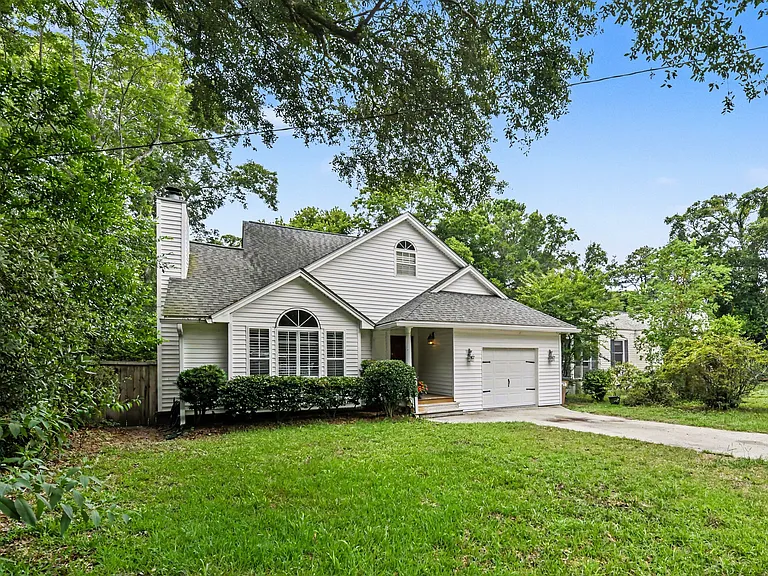 333 Riverland Dr — Photo 1
