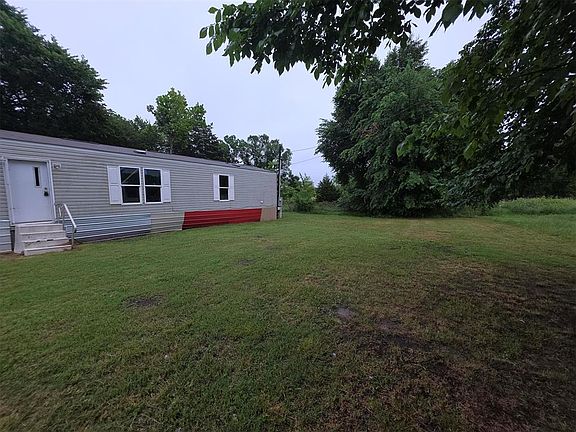 3rd image of 420 E Douglas St
