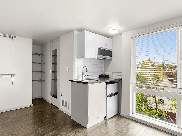 1806-1812 12th Ave Apartments — Photo 10