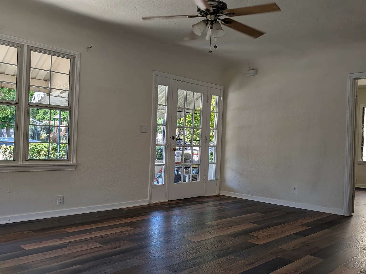 2 bed, 900 sqft, $2,700 — Photo 2