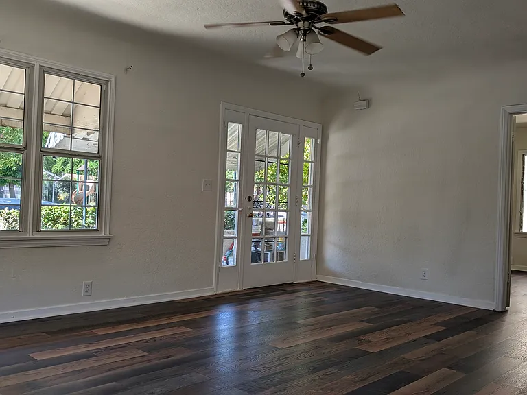 606 Milford St — Photo 2