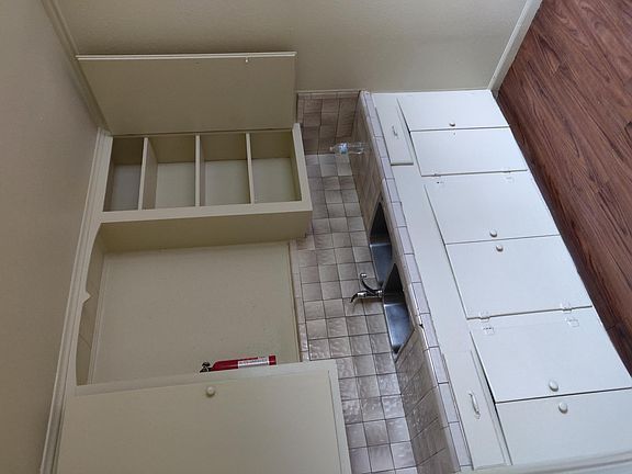 4th image of 1330 Steves Ave