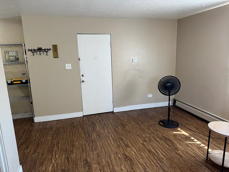 1680 Akron St #203 — Photo 2