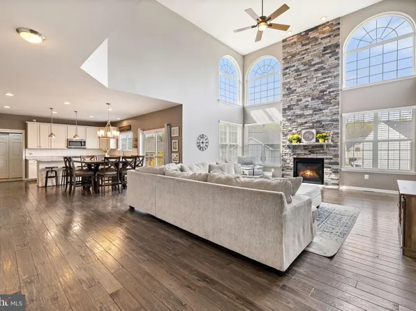 16973 Buckington Ct, Round Hill, VA 20141